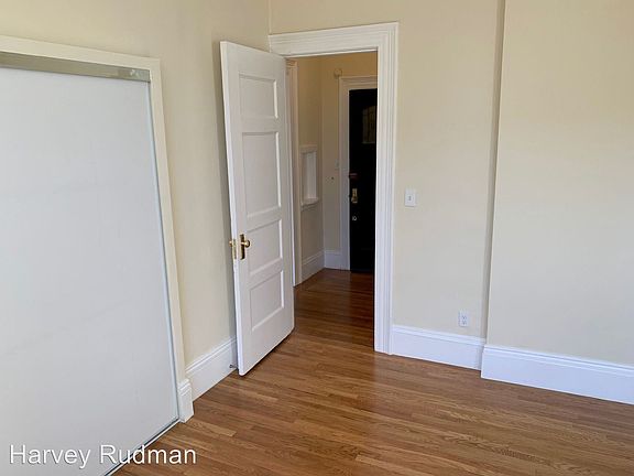 4th image of 122 Lyon St APT 4