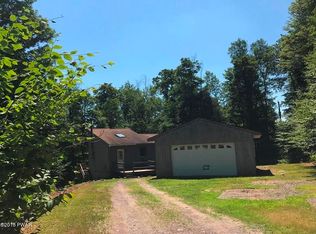 136 Hemlock Ter S, Greentown, PA 18426