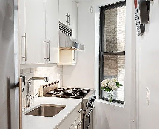 3rd image of 225 W 25th St #1-L