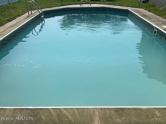 2nd image of 189 3rd Ave