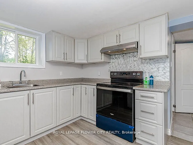 37 Warwick Rd — Photo 32