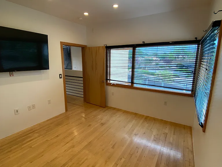 9339 Hilton Ave NE — Photo 19