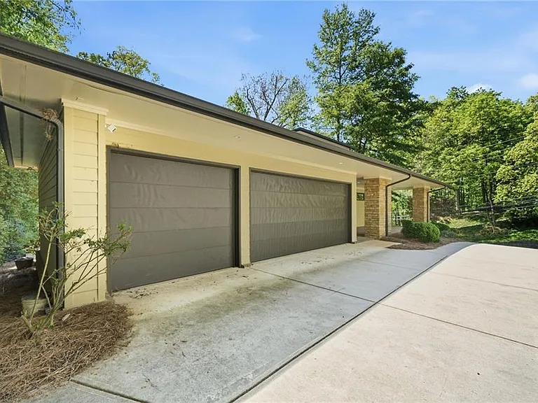 4373 Wieuca Rd NE — Photo 47