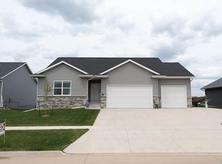 1240 Cedar Springs Dr, Marion, IA 52302
