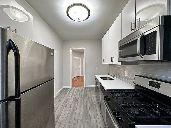 2nd image of 98 Wayne St #4B