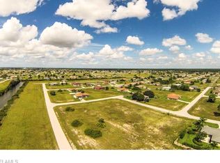302 NE 25th Ter, Cape Coral, FL 33909