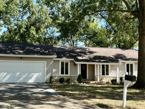 1952 Ridge Lake Dr, Chesterfield, MO 63017