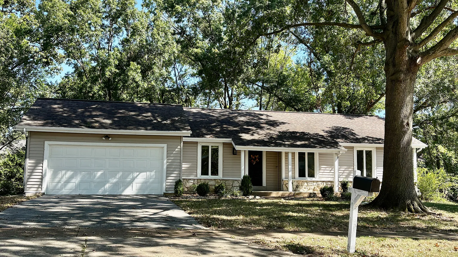 1952 Ridge Lake Dr photo 1