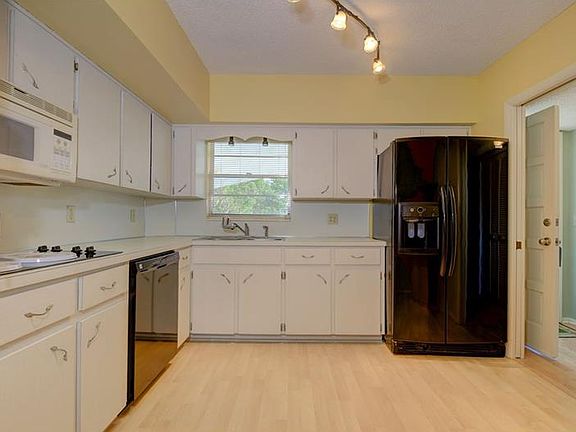 3rd image of 2460 Franciscan Dr APT 4