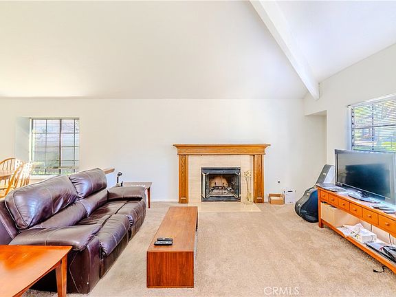 3rd image of 2667 Victoria Park Dr