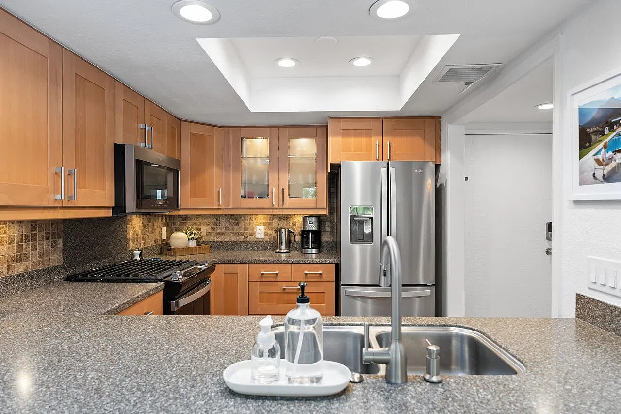 2 bed, 1034 sqft, $5,500 — Photo 3