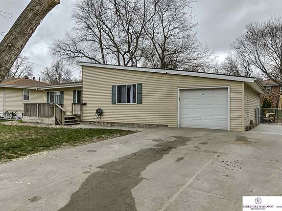 2nd image of 1605 Pelton Ave