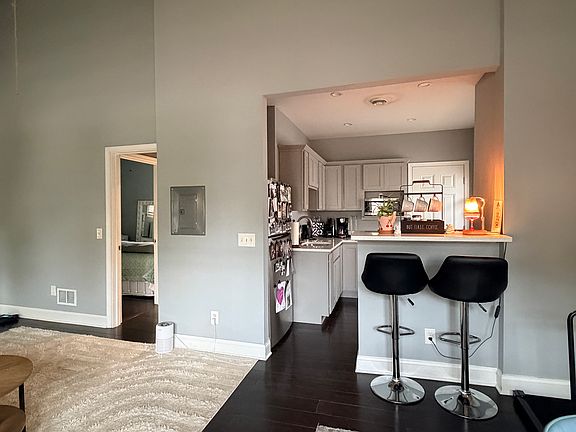 3rd image of 1314 Mathews Ave #2