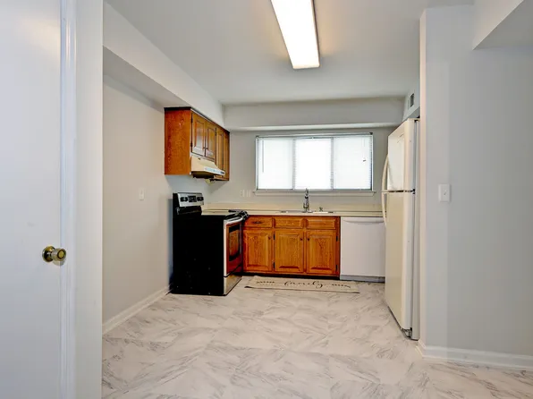 1007 N Green Dr, Newport News, VA 23602
