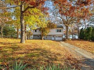 12 Nye Ln, Bourne, MA 02532