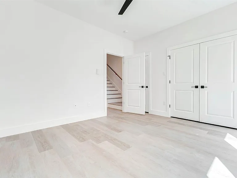 5638 Dolores St — Photo 32