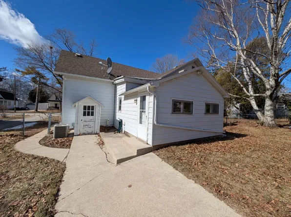 802 N 5th Ave, Sturgeon Bay, WI 54235