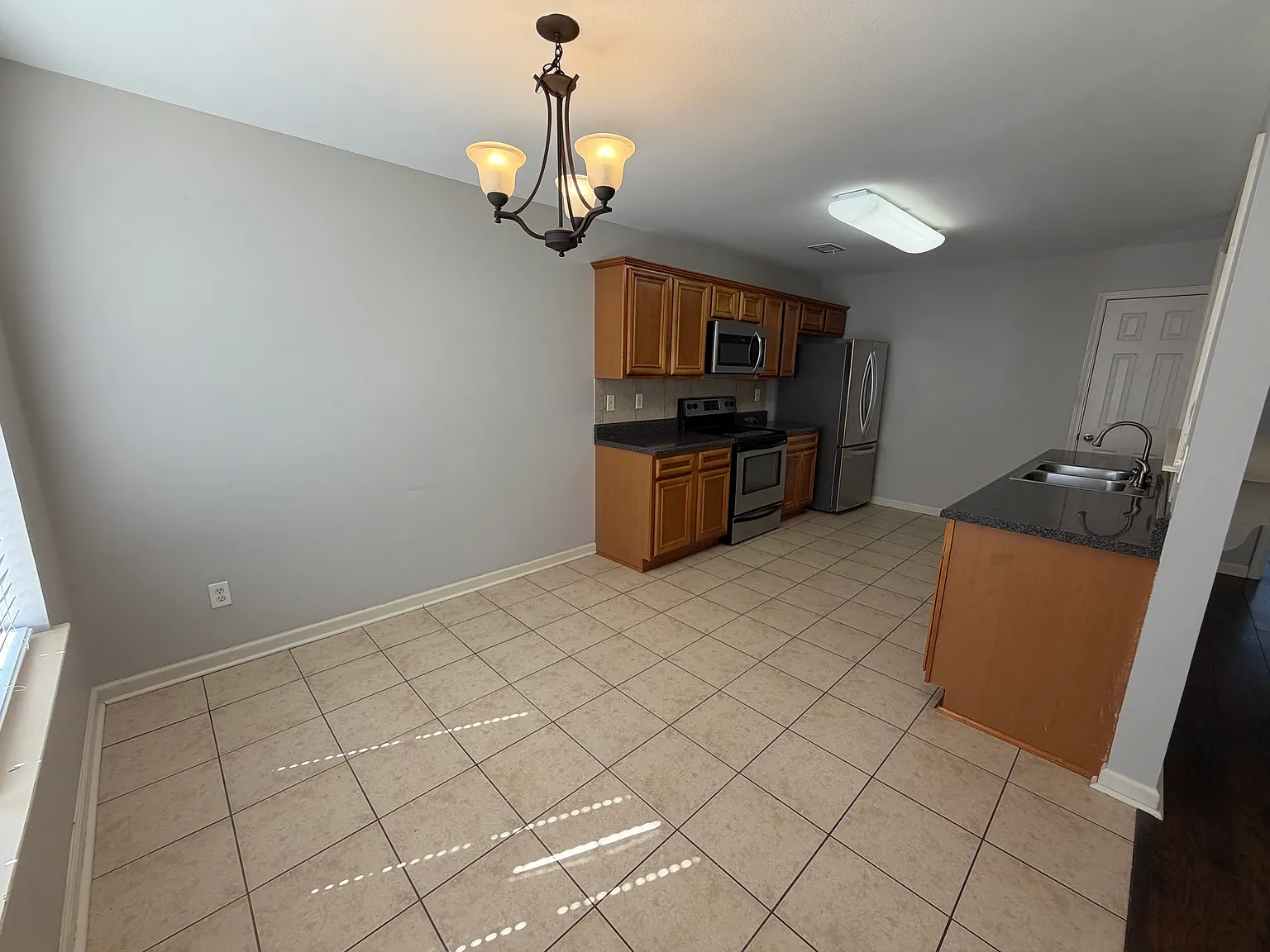 3 bed, 1328 sqft, $1,450 — Photo 3