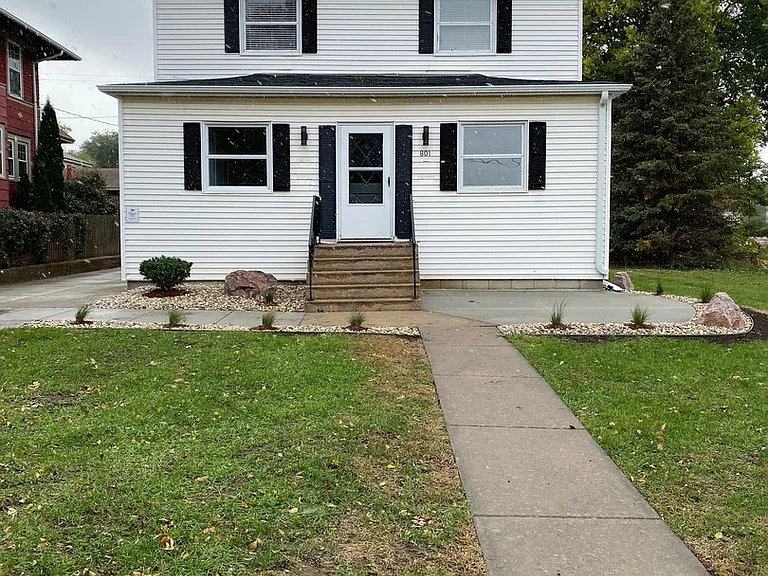 801 S Phillips Ave — Photo 3