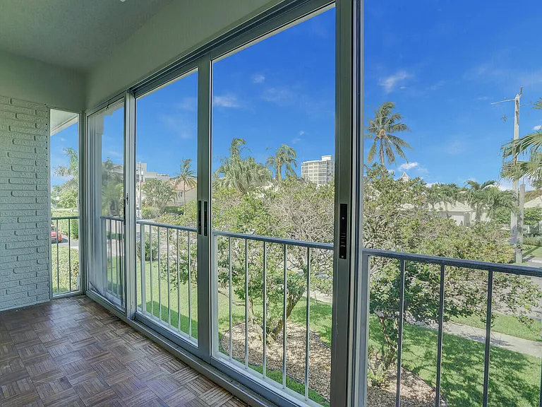 315 Venetian Dr #8 — Photo 16