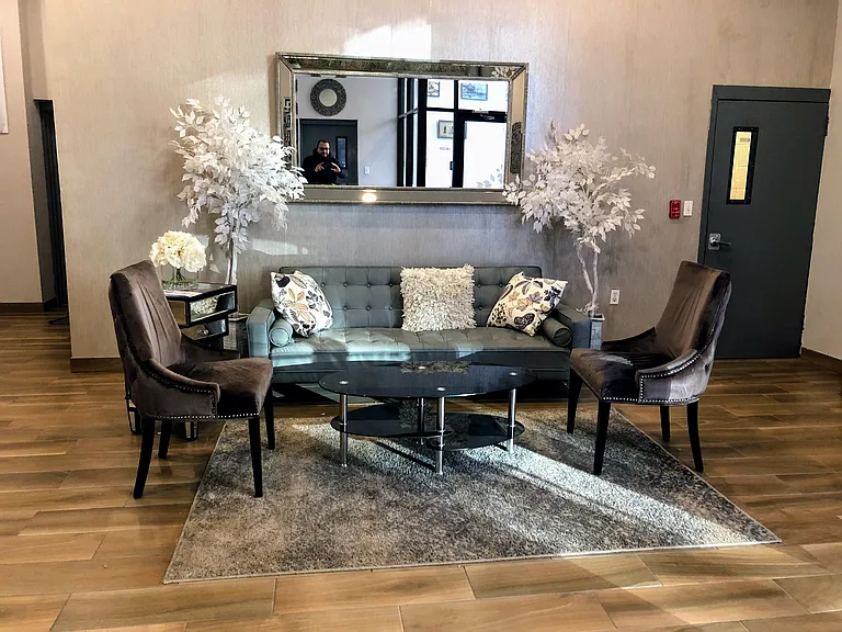 5005 Palisade Plaza — Photo 14