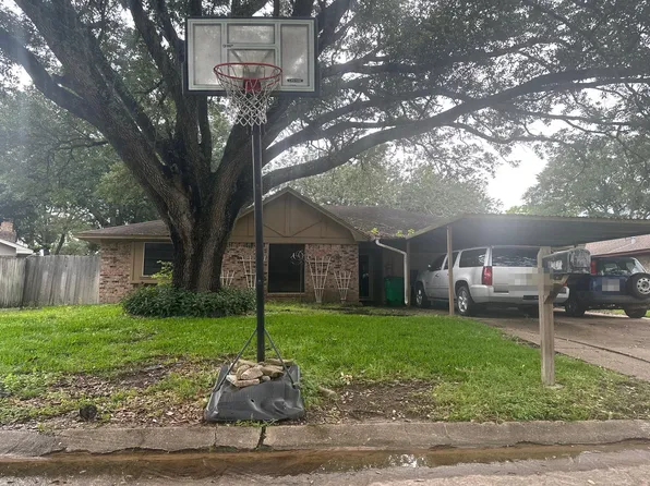 4308 Lariat Dr, Baytown, TX 77521