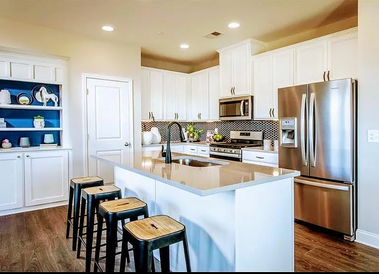 120 Addison Way #120 — Photo 4