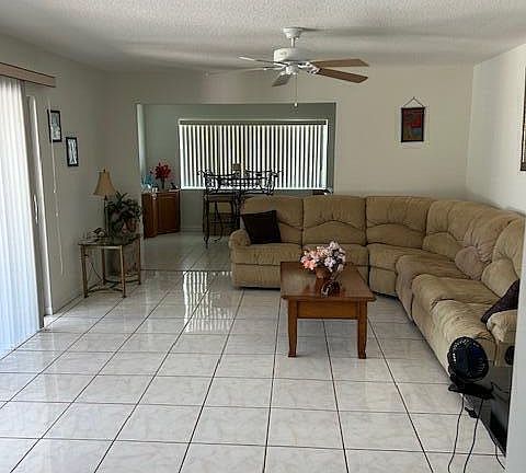 3rd image of 956 Waialae Cir NE