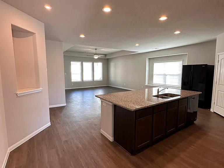 4715 Los Pines Way — Photo 9