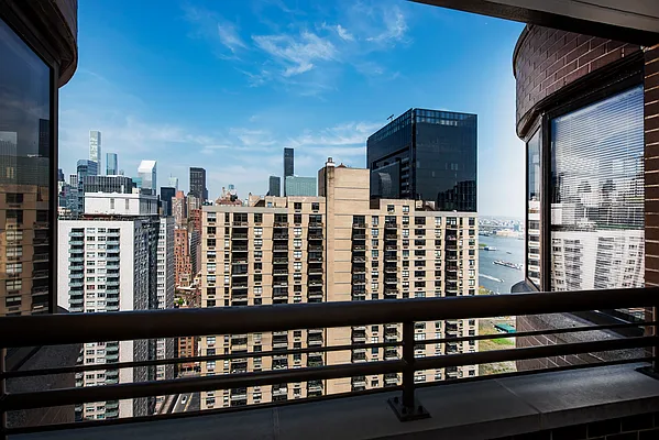 Rented by R New York | media 12