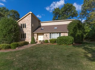 5 Columbus Rd, Boylston, MA 01505