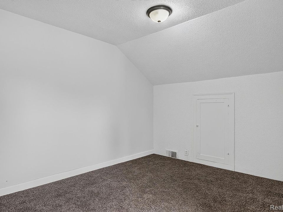 11641 Glastonbury Ave, photo 24