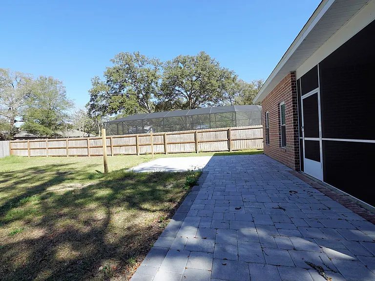1568 Pine St — Photo 32