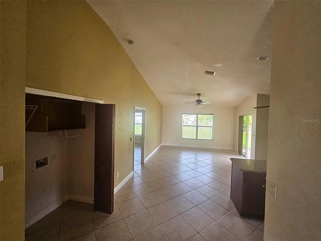 3 bed, 2.0 bath, 1360 sqft, $1,800 — Photo 4