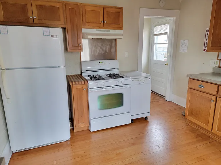683 Grand St — Photo 7