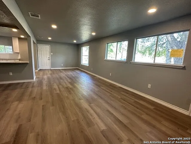 546 W Petaluma Blvd — Photo 14