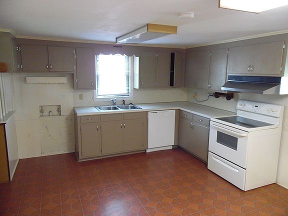 2nd image of 462 Old Emporia Rd