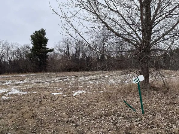 7811 Highlands Dr, Winnebago, IL 61102