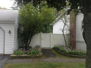 2 Kensington Dr, Billerica, MA 01821