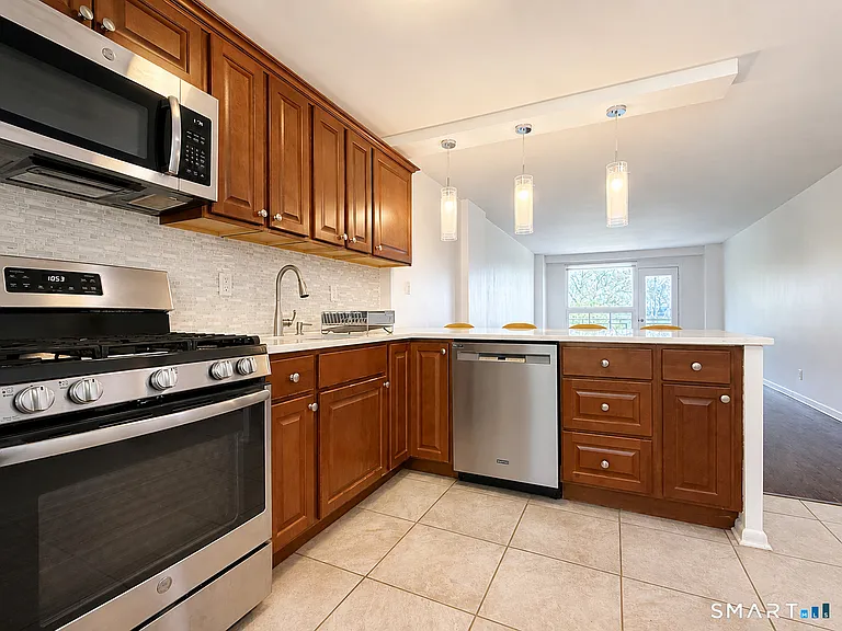 91 Strawberry Hill Ave #534 — Photo 6
