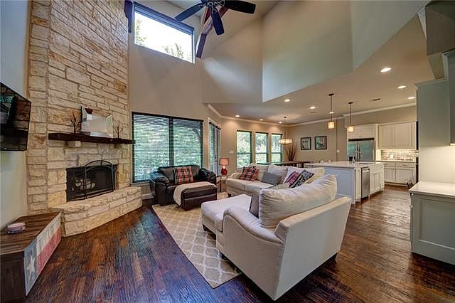 1st image of 2717 White Oak Dr