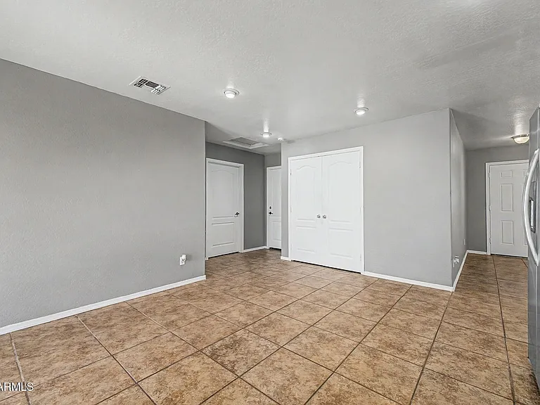 11207 W Hopi St — Photo 10