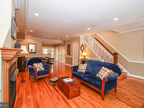 5th image of 118 Varnum St NW