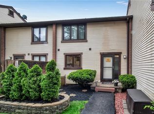 555 Charlesgate Cir, East Amherst, NY 14051