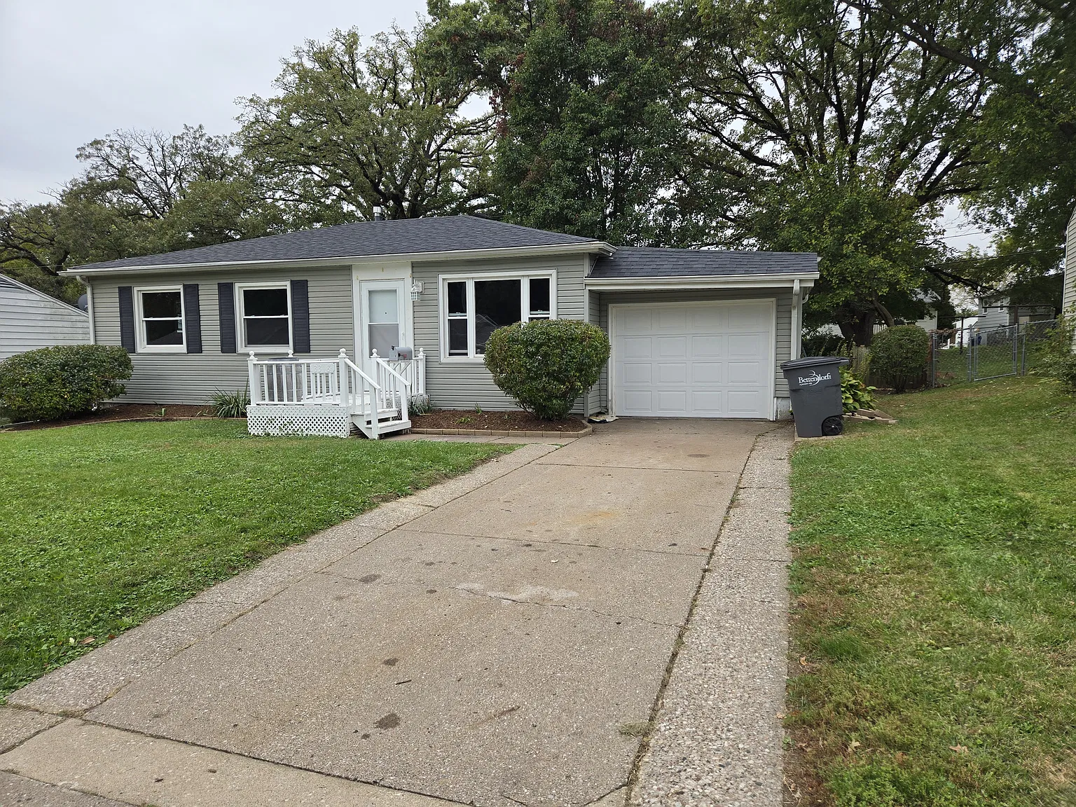 4 bed, 1.5 bath, 936 sqft, $2,000 — Photo 4