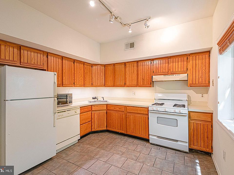 1st image of 625 S 11th St Floor 2