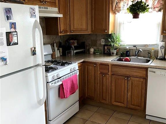 4th image of 72 Murray Ave