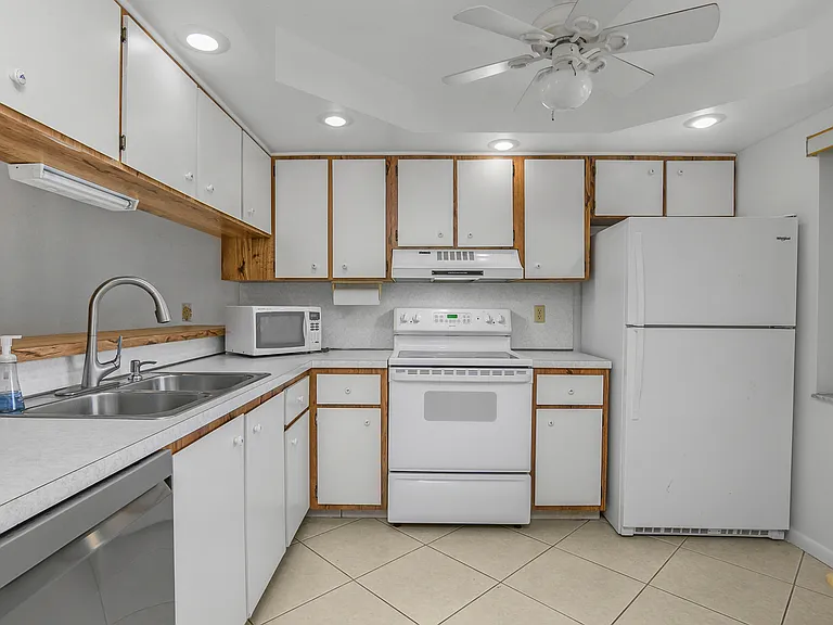 190 Palm Dr #5-1 — Photo 13