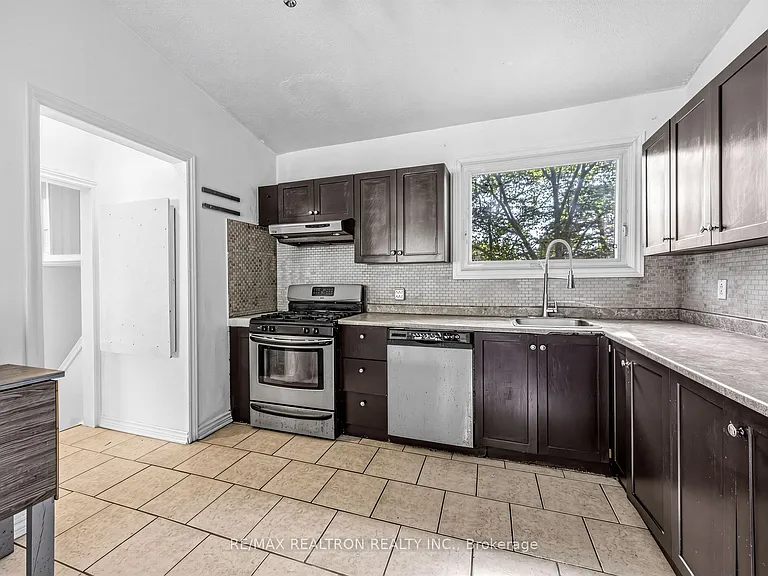 310 East Ave E — Photo 8