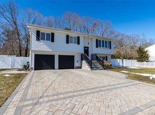 40 Pine Dr, Nesconset, NY 11767